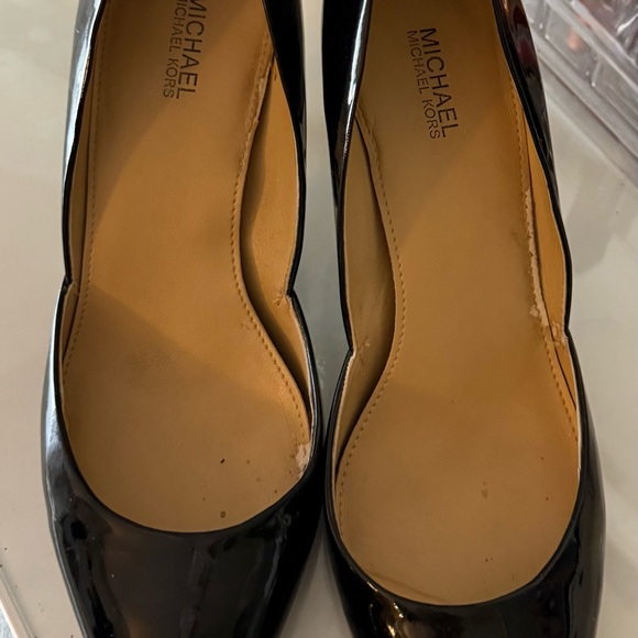 Michael Kors stilettos. Gently worn, great condition that comes with its own box - Picture 6 of 6